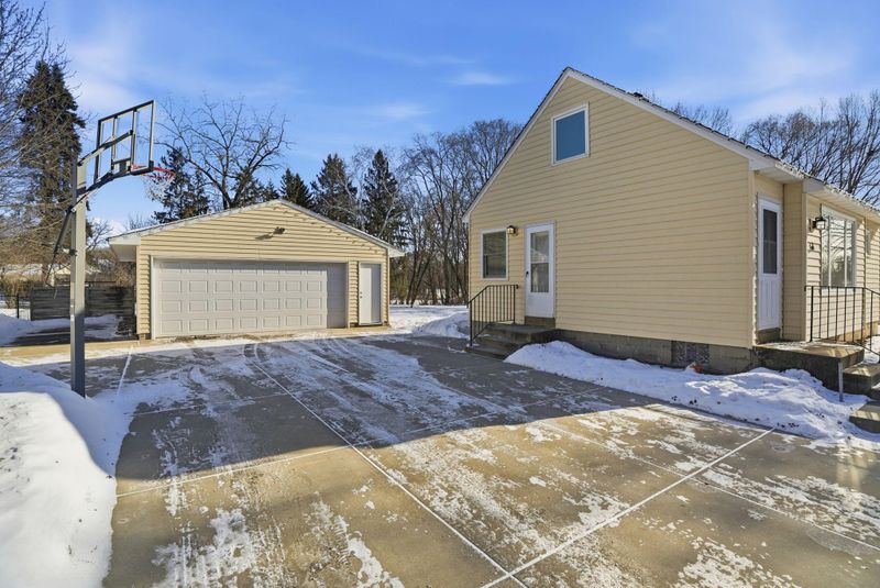8 Pointcross Dr, Circle Pines, MN 55014