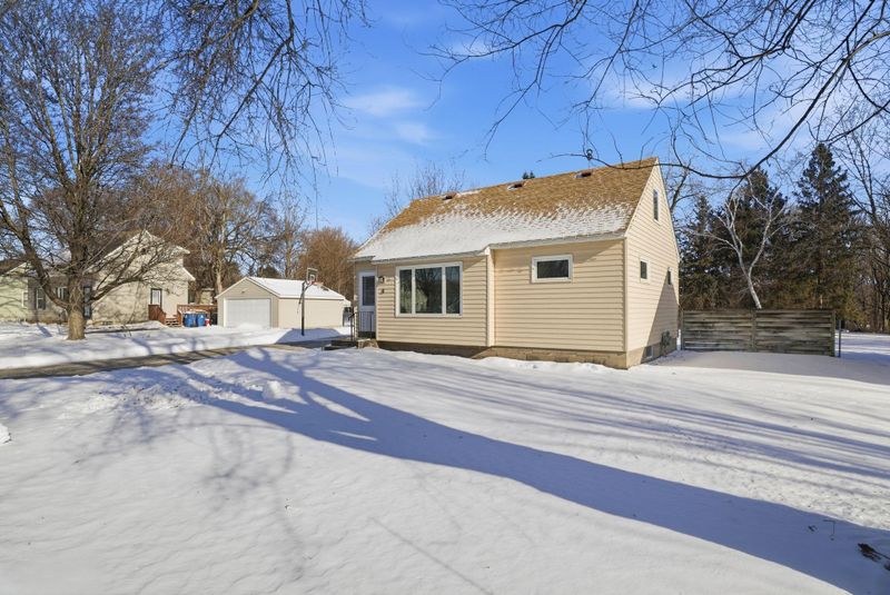 8 Pointcross Dr, Circle Pines, MN 55014