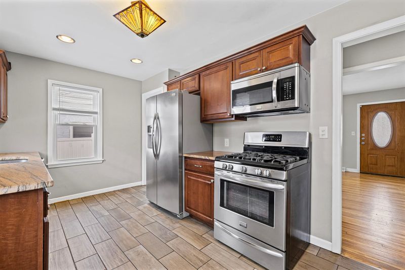 2128 Reaney Ave E, Saint Paul, MN 55119