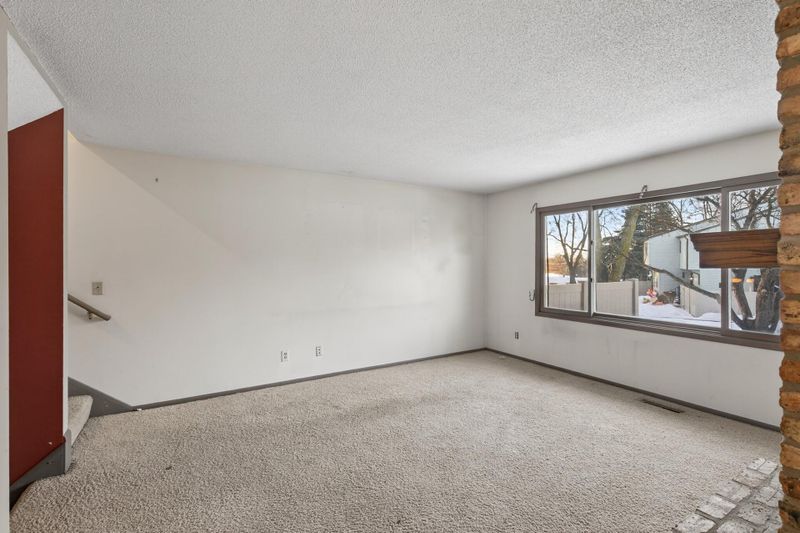 6368 Saint Johns Dr, Eden Prairie, MN 55346
