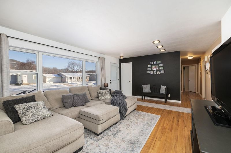 421 N 3rd St, La Crescent, MN 55947