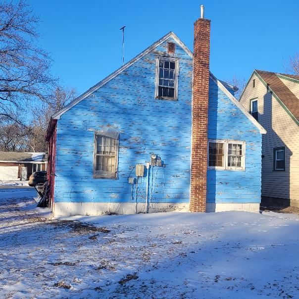 17 10th St, Windom, MN 56101