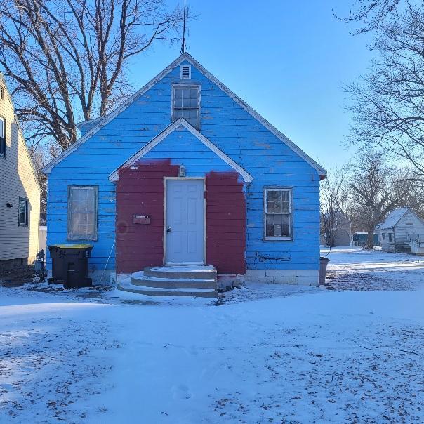 17 10th St, Windom, MN 56101