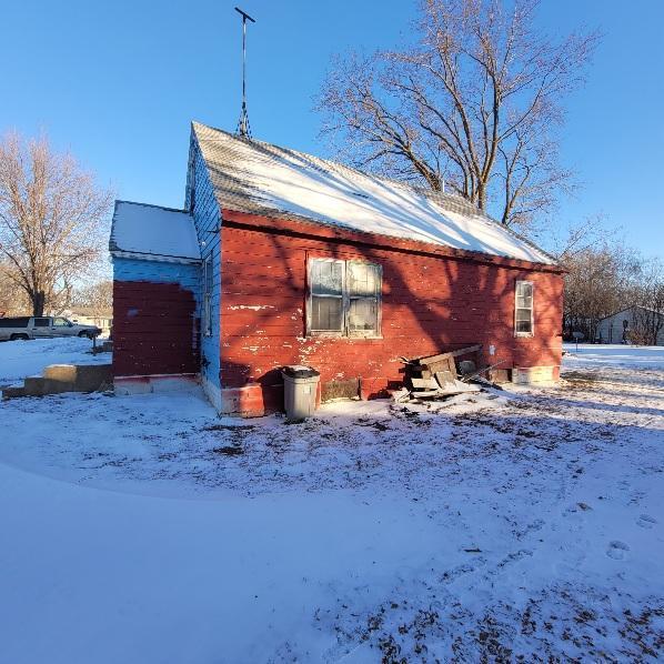 17 10th St, Windom, MN 56101