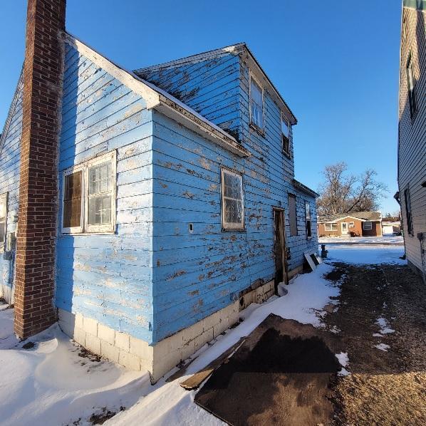 17 10th St, Windom, MN 56101