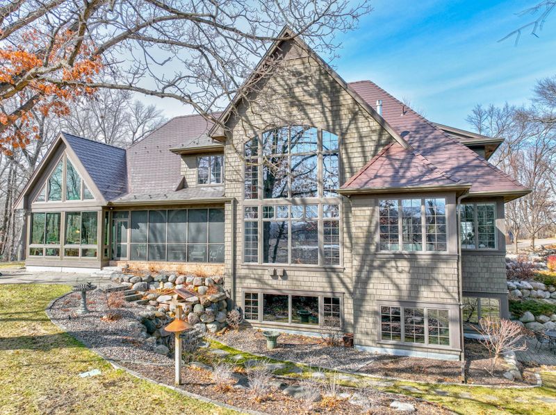 27 Pine Rd, North Oaks, MN 55127