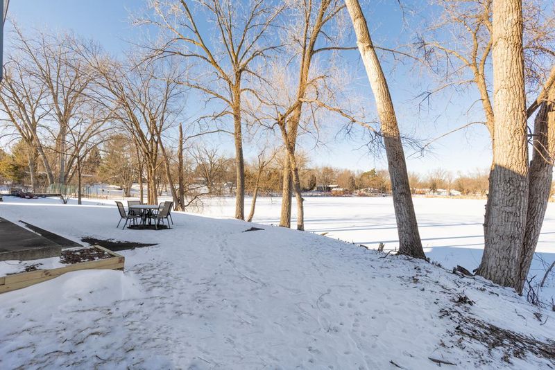 17208 Peterborg Rd, Eden Prairie, MN 55346