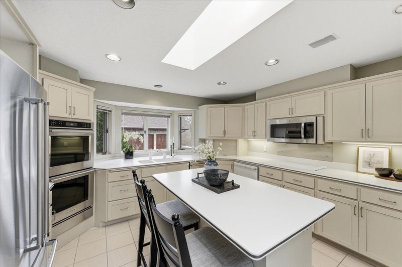 7726 Lochmere Ter, Edina, MN 55439