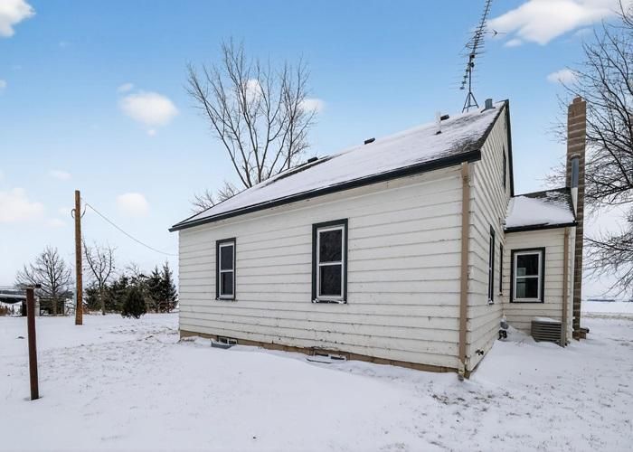 8225 485th St, Kenyon, MN 55946