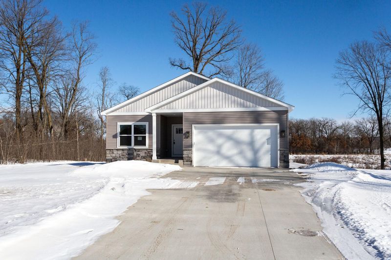 502 Kreekview Dr, Osceola, WI 54020