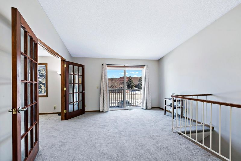 1053 Pond View Ct, Vadnais Heights, MN 55127