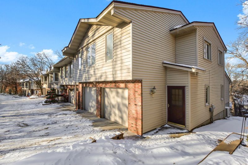 51 Garden Dr, Burnsville, MN 55337