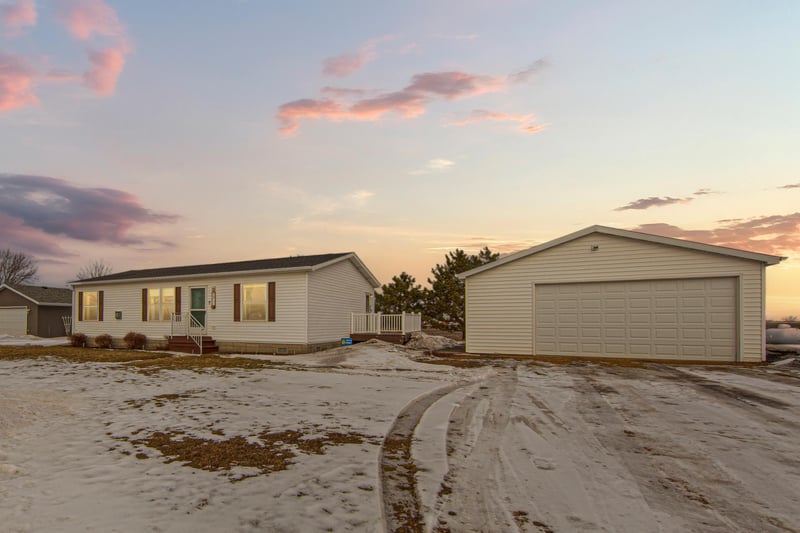 79 Blashack St, Waldorf, MN 56091