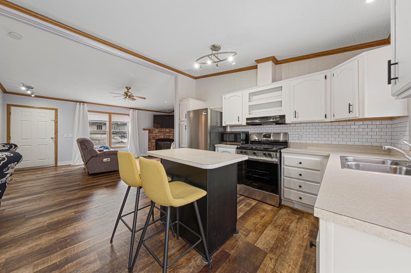 79 Blashack St, Waldorf, MN 56091