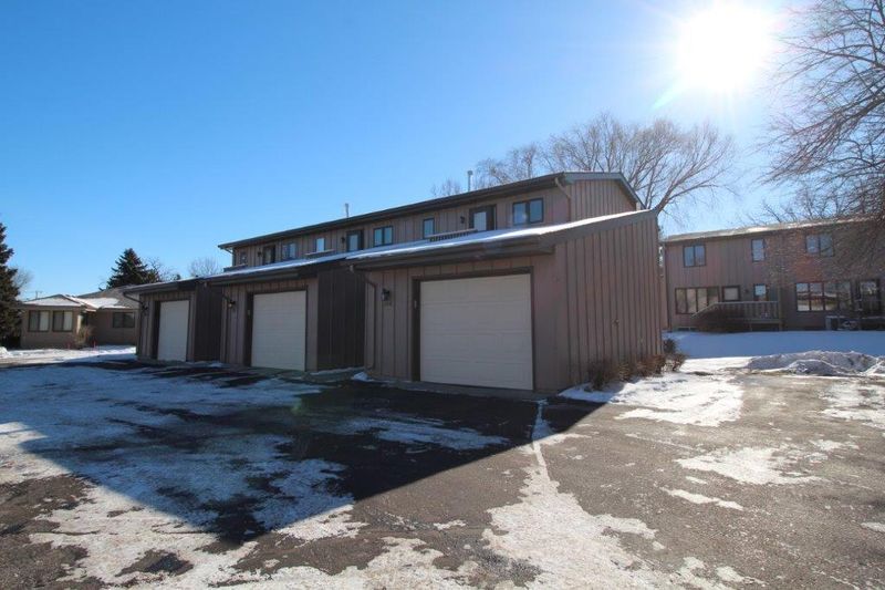 1216 Woodley St E, Northfield, MN 55057