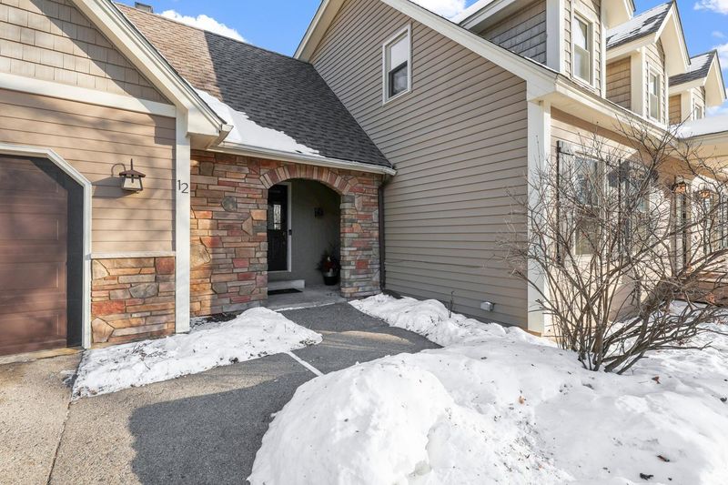 12 Knoll Ln, Burnsville, MN 55337