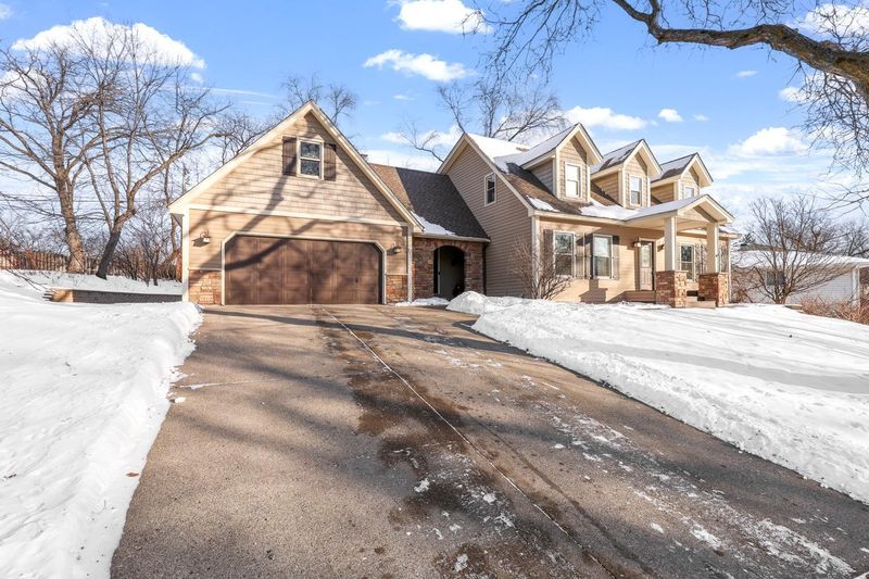 12 Knoll Ln, Burnsville, MN 55337