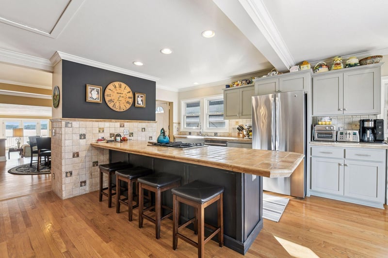 3631 S Cedar Dr, Chanhassen, MN 55331