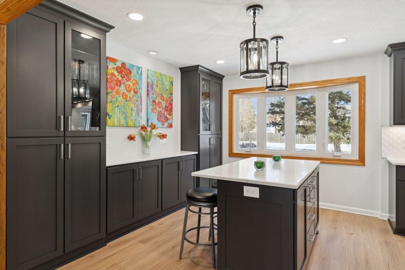 15357 Village Woods Dr, Eden Prairie, MN 55347