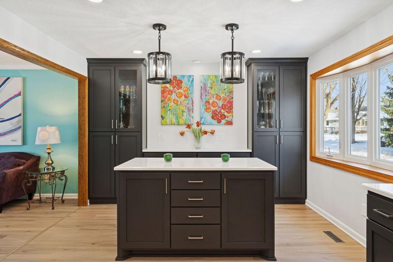 15357 Village Woods Dr, Eden Prairie, MN 55347