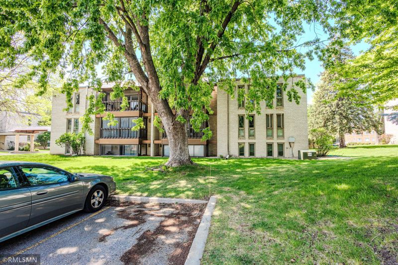 6309 York Ave S #104, Edina, MN 55435