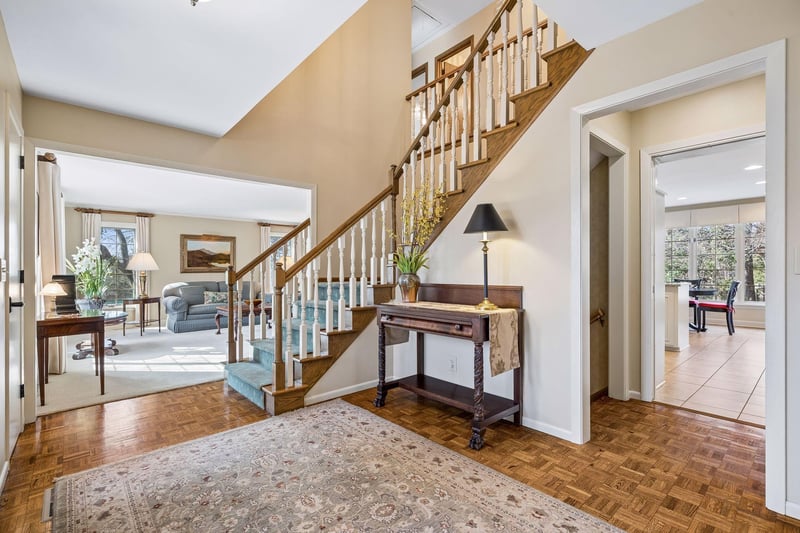 6704 Dovre Dr, Edina, MN 55436