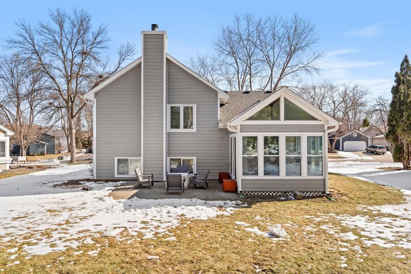 7320 Hunters Rn, Eden Prairie, MN 55346