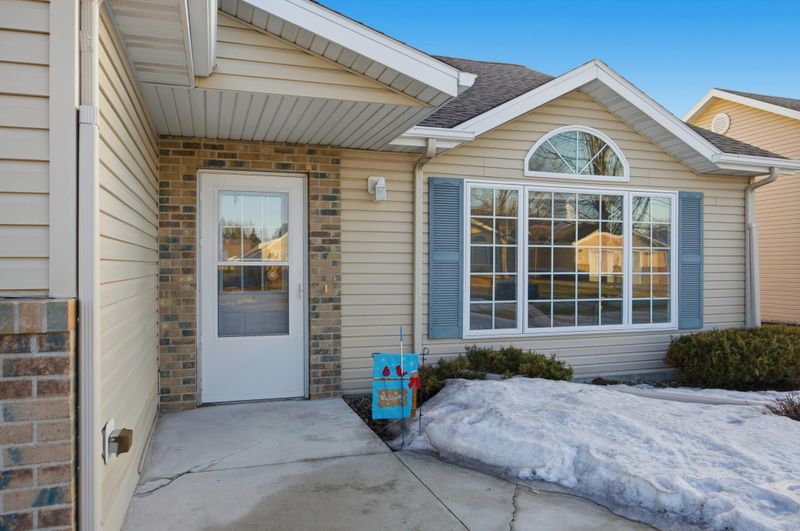 334 30th St N, Moorhead, MN 56560