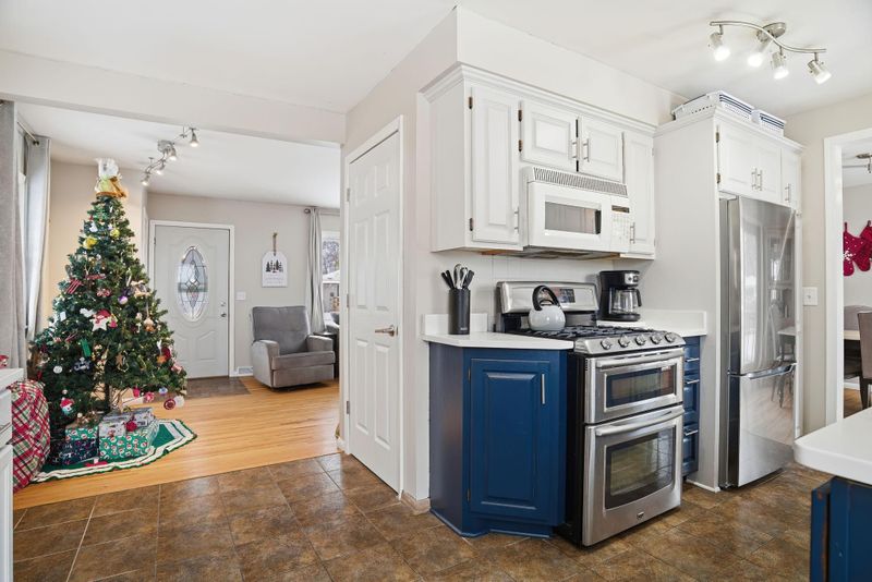 6110 Regent Ave N, Brooklyn Center, MN 55429