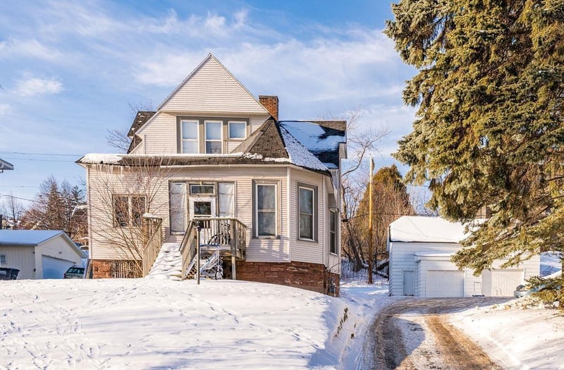 1821 E 1st St, Duluth, MN 55812