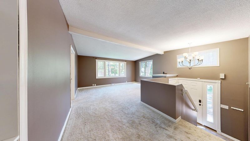 3003 Greenbrier St, Little Canada, MN 55117