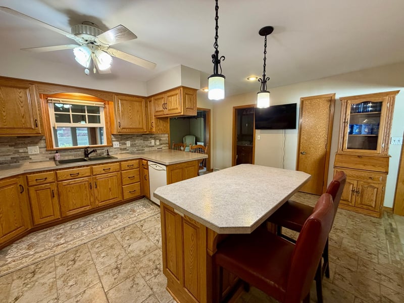 417 S Fairview Dr, Luverne, MN 56156