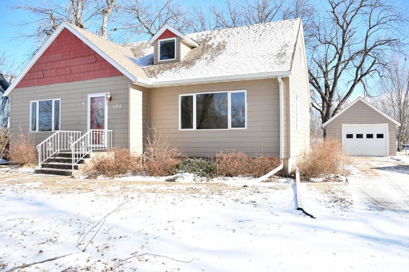 1102 Grand Ave, Worthington, MN 56187