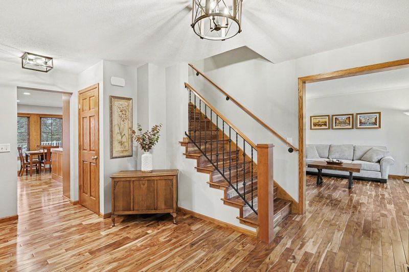 12585 Dover Dr, Apple Valley, MN 55124