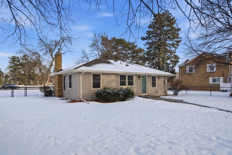 4711 Lakeland Ave N, Crystal, MN 55429