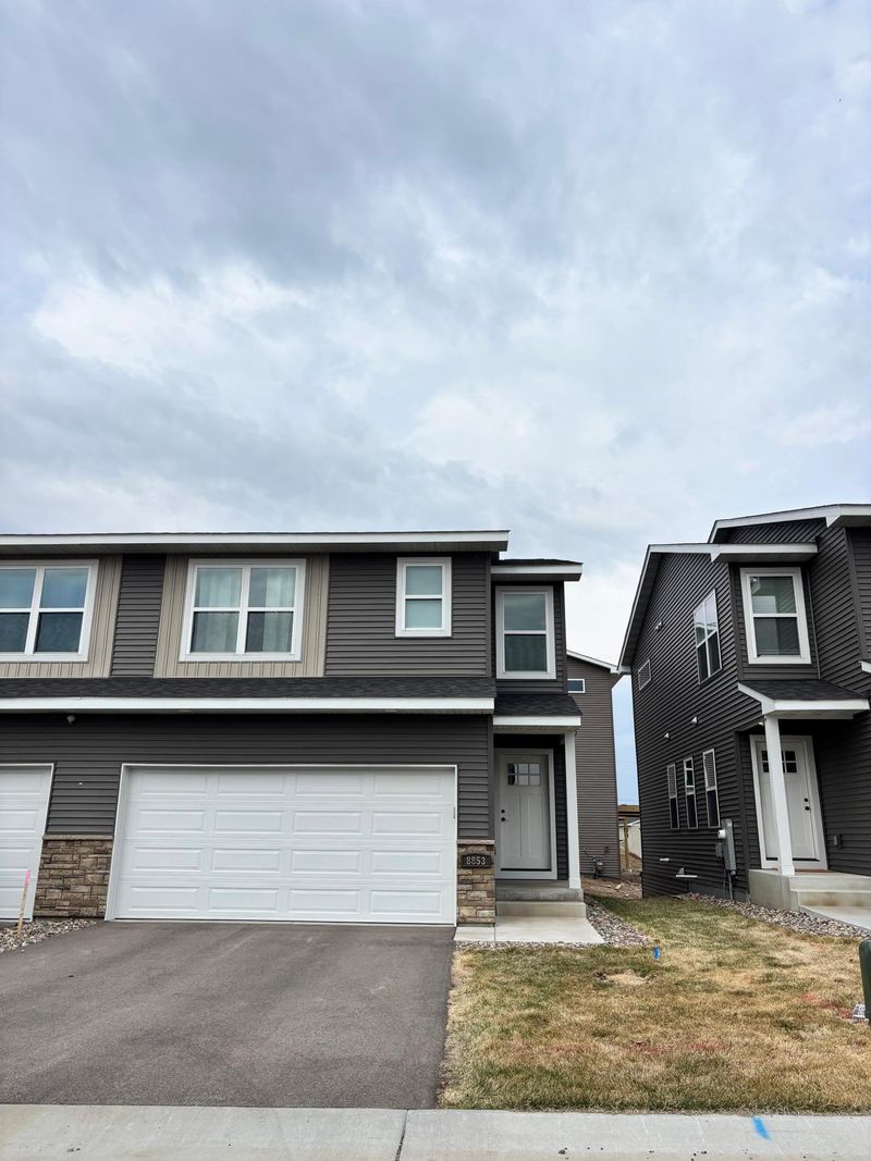 8853 Granite Ct, Woodbury, MN 55129