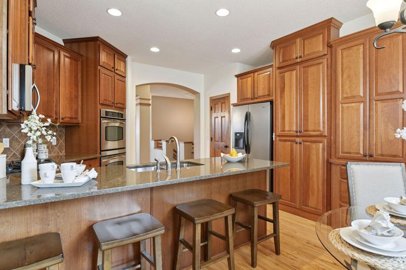 7703 Vasserman Pl, Chanhassen, MN 55317