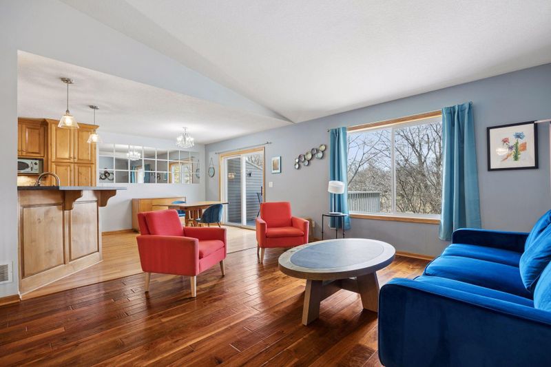 9665 Brighton Ln, Eden Prairie, MN 55347