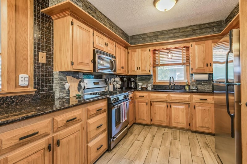 3653 Roosevelt St NE, Saint Anthony, MN 55418