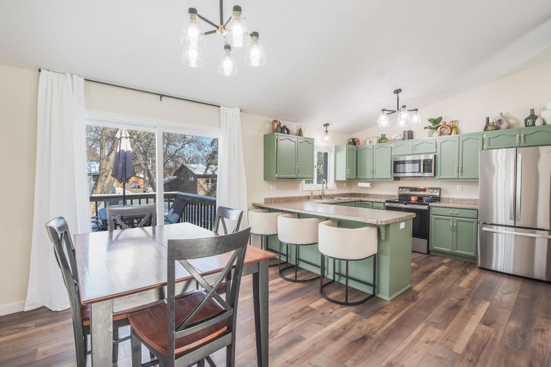 233 Pleasant Ridge Dr, Sauk Rapids, MN 56379