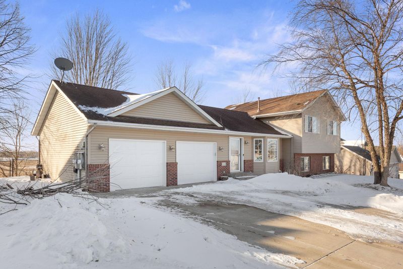 521 Upland Rd NW, Saint Michael, MN 55376