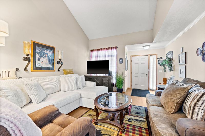 308 Creekside Dr, Buffalo, MN 55313