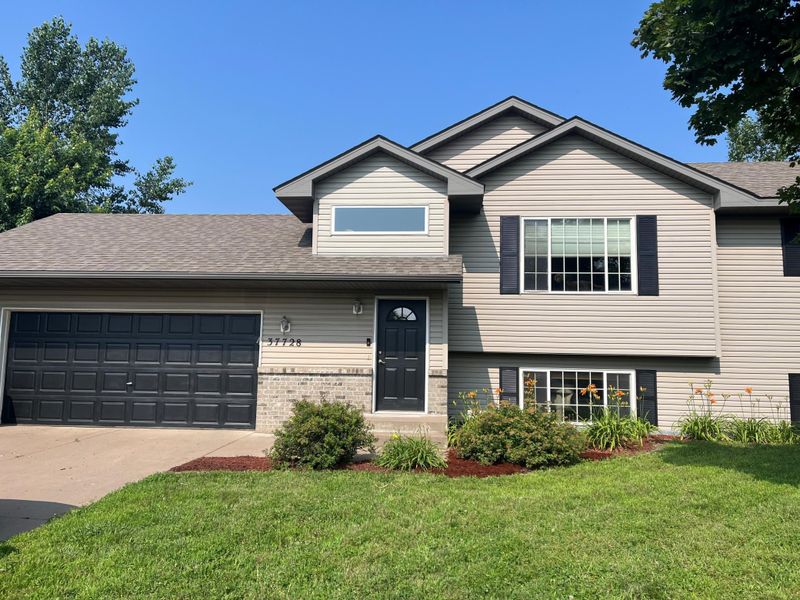 37728 Hawthorne Ave, North Branch, MN 55056