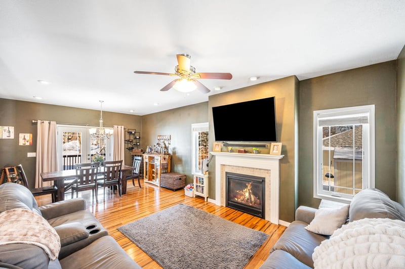 219 E 9th St, Blue Earth, MN 56013