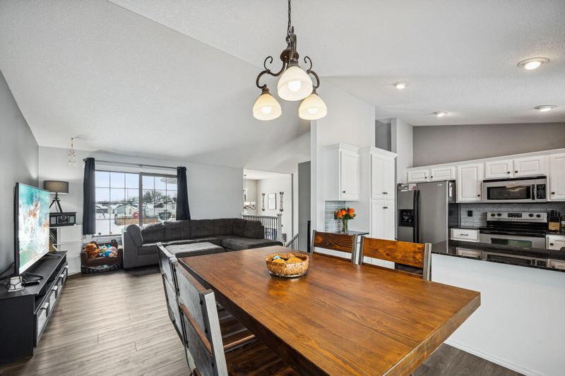 818 Cologne Ln, Waverly, MN 55390