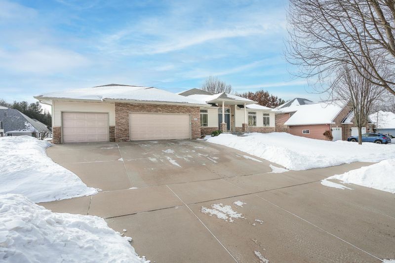 3139 Anric Dr, Eau Claire, WI 54701