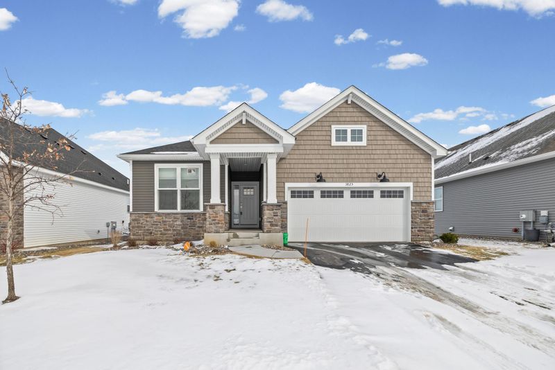 3825 Henna Ave N, Oakdale, MN 55128