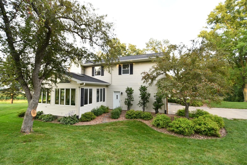 17849 Wedgewood Dr, Zumbrota, MN 55992