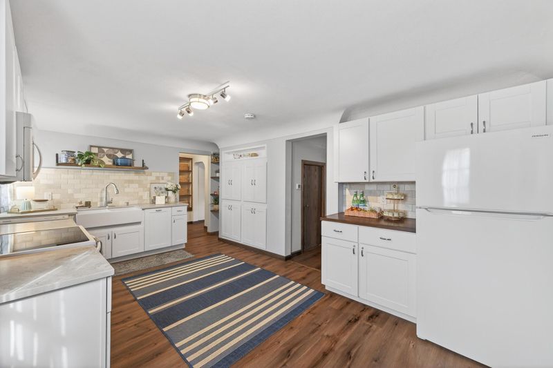 2750 Noel Dr, Little Canada, MN 55117