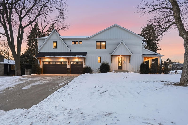 4501 Dunham Dr, Edina, MN 55435